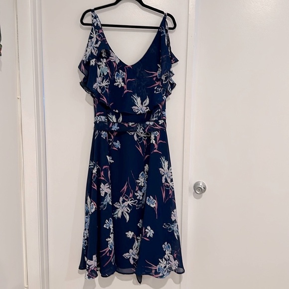 NWT Lane Bryant 28 Plus V-neck, Navy Blue Flowered Dress - Picture 3 of 10